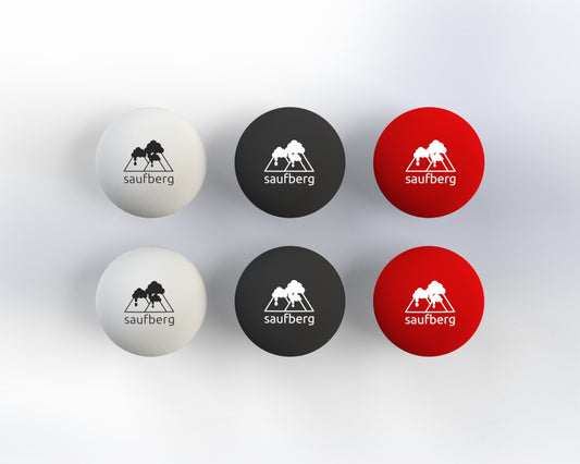 6 Beer Pong Bälle in schwarz, rot und weiß mit saufberg Logo Aufdruck.